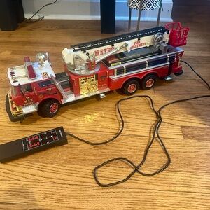 vintage New Bright Metro M.F.D. Snorkel Unit No. 2 fire engine toy truck